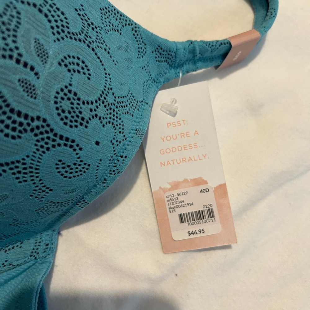 Cacique Cotton Boost Plunge Underwire bra
Blue lace - Picture 2 of 3